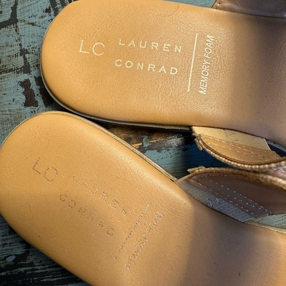 NEW Women’s Lauren Conrad, memory foam sandals. Tan and beige.Worn once - Picture 3 of 6